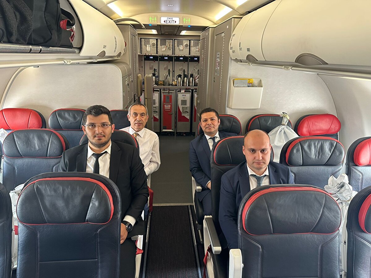 Sabah havalimanına taşınan oy torbaları, diplomatik kuryelerin ve siyasi parti temsilcilerinin eşliğinde Türk Hava Yollarının (THY) İstanbul seferini gerçekleştirecek uçaklara konuldu.<br><br>