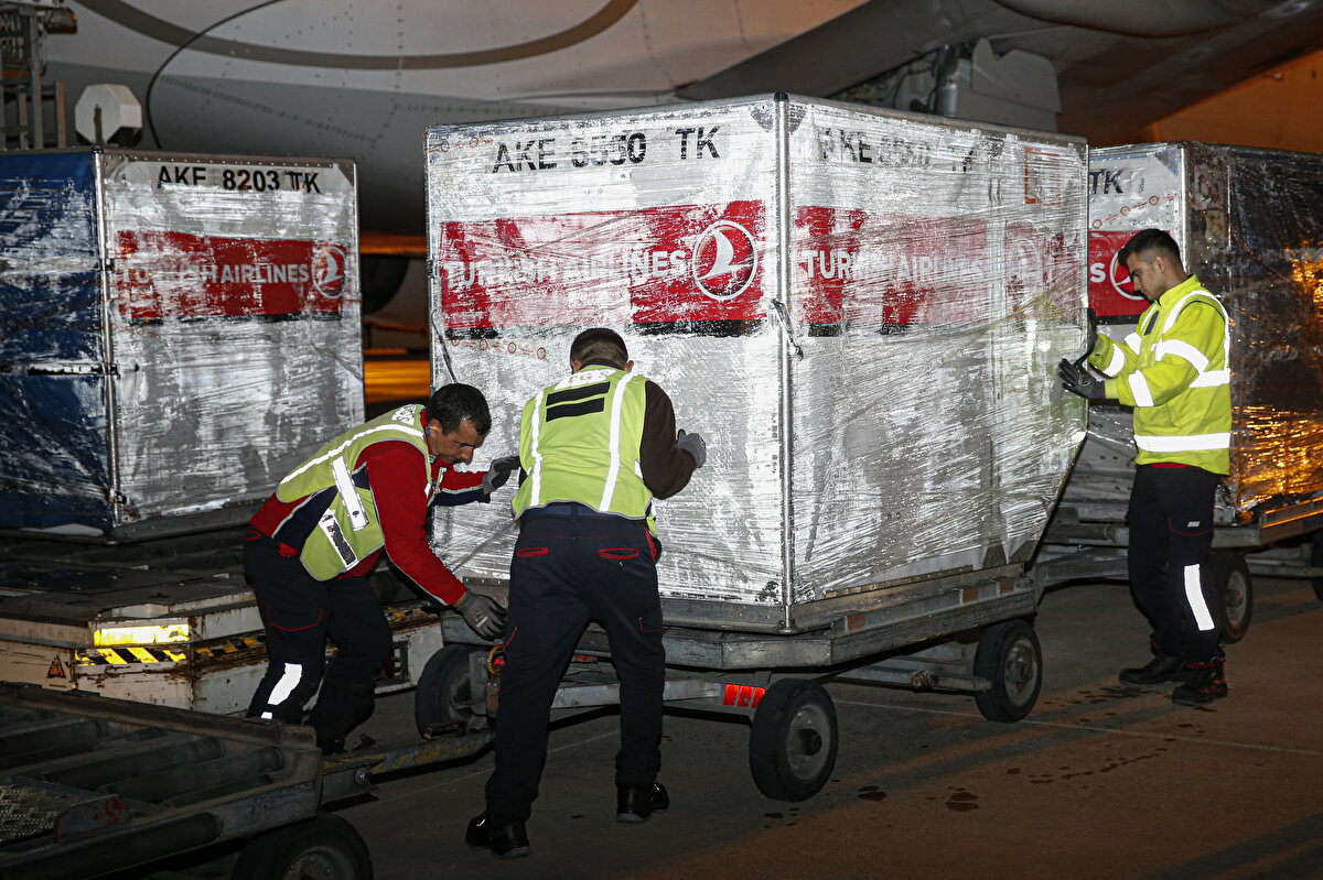 HER PARTİNİN BİR KİLİDİ VAR<br><br>Kilitlerden birinin anahtarı YSK Yurt Dışı İlçe Seçim Kurulu Başkanında, diğer kilit anahtarları da AK Parti, CHP, İYİ Parti ve MHP'nin yer aldığı 4 siyasi partinin temsilcisinde bulunuyor. 