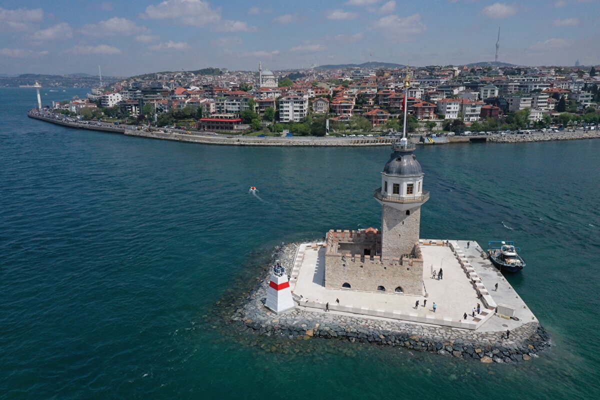 2. Mahmud dönemindeki orijinal haline kavuşan kulenin restorasyon çalışmalarında, bugüne ulaşmış kaynaklardaki en çok bilgi ve belgenin olduğu 18. yüzyıl sonu verileri kullanıldı. Bu bilgiler ışığında kule ve kale bölümündeki özgün olmayan çatı ilaveleri kaldırılarak, özgün durumuna getirildi.<br>