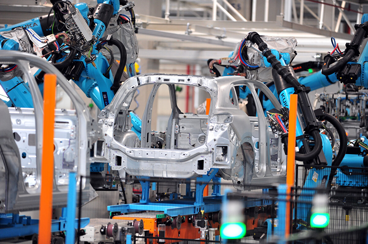 '7 BÖLGEDE, 27 NOKTADA HİZMET VERİYORUZ' <br>Türkiye genelinde 7 bölgede, 27 noktada servis ağı oluşturduklarını söyleyen Karakaş, "Bir şirketin servis hizmeti verebilmesi için 7 bölgede ve en az 20 lokasyonda yeterlilik belgesi alması lazım.