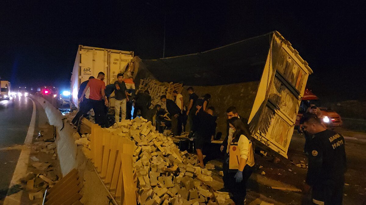 Kazaya öncelikle bölgedeki itfaiye ekipleri müdahale etti. Olay yerine sağlık ve polis ekipleri de yönlendirildi.<br><br>Kazada 7 kişi yaşamını yitirdi, 7 kişi yaralandı. Yaralılar ambulanslarla hastanelere kaldırdı. Otoyolun Ankara istikameti kaza nedeniyle bir süre ulaşıma kapandı.<br><br><br><br>