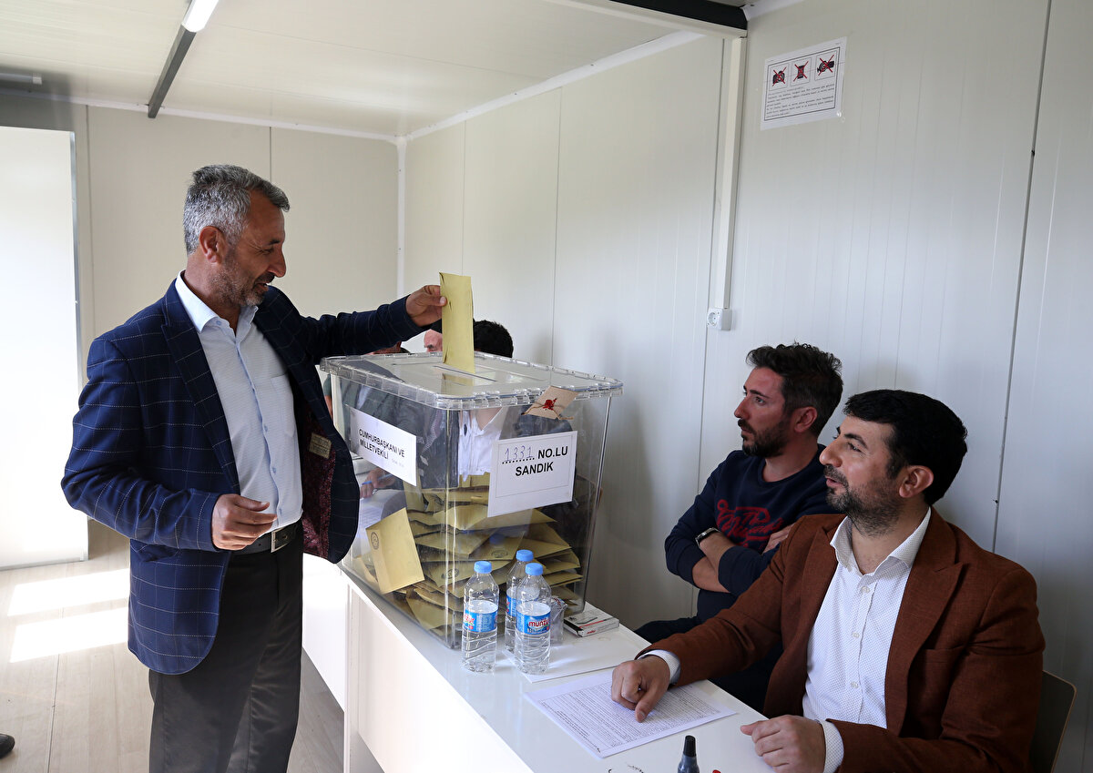 Terör nedeniyle yıllar önce Şenyayla bölgesindeki topraklarını bırakarak Muş ve batı illerine göç eden Kayalısu sakinleri, huzurun sağlanmasıyla köylerine geri dönerek yaşamaya başladı.<br>