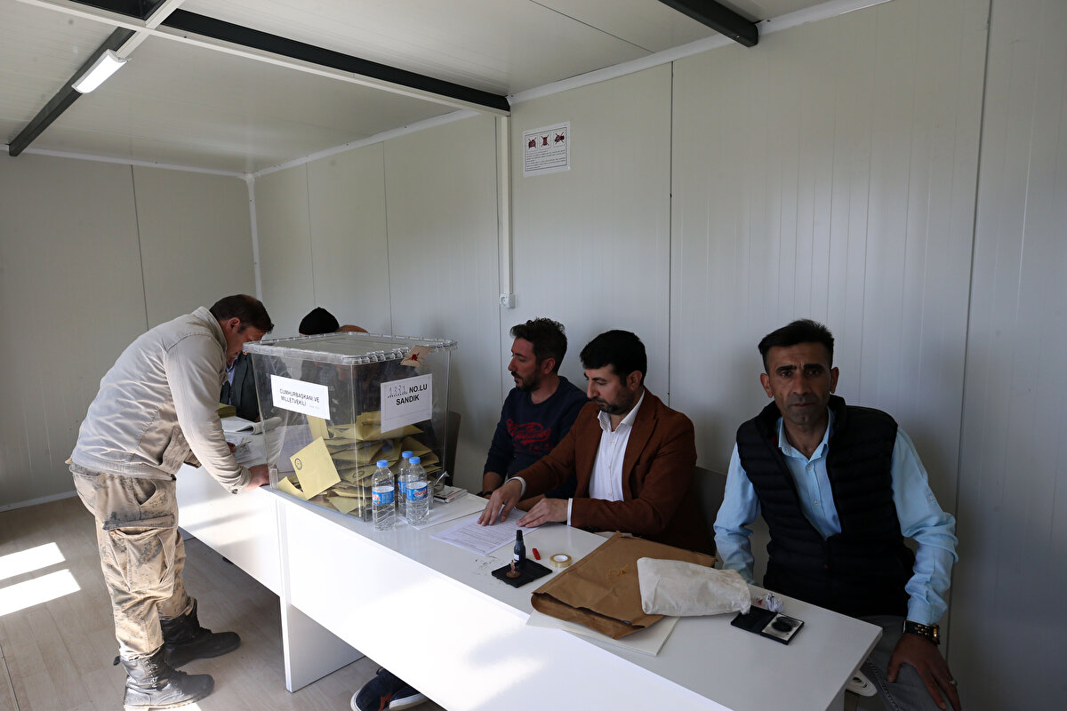 Kayalısu Köyü Muhtarı Bilal Erez, AA muhabirine, terör olayları nedeniyle yıllar önce terk ettikleri köylerine dönüş yaptıklarını söyledi.<br>