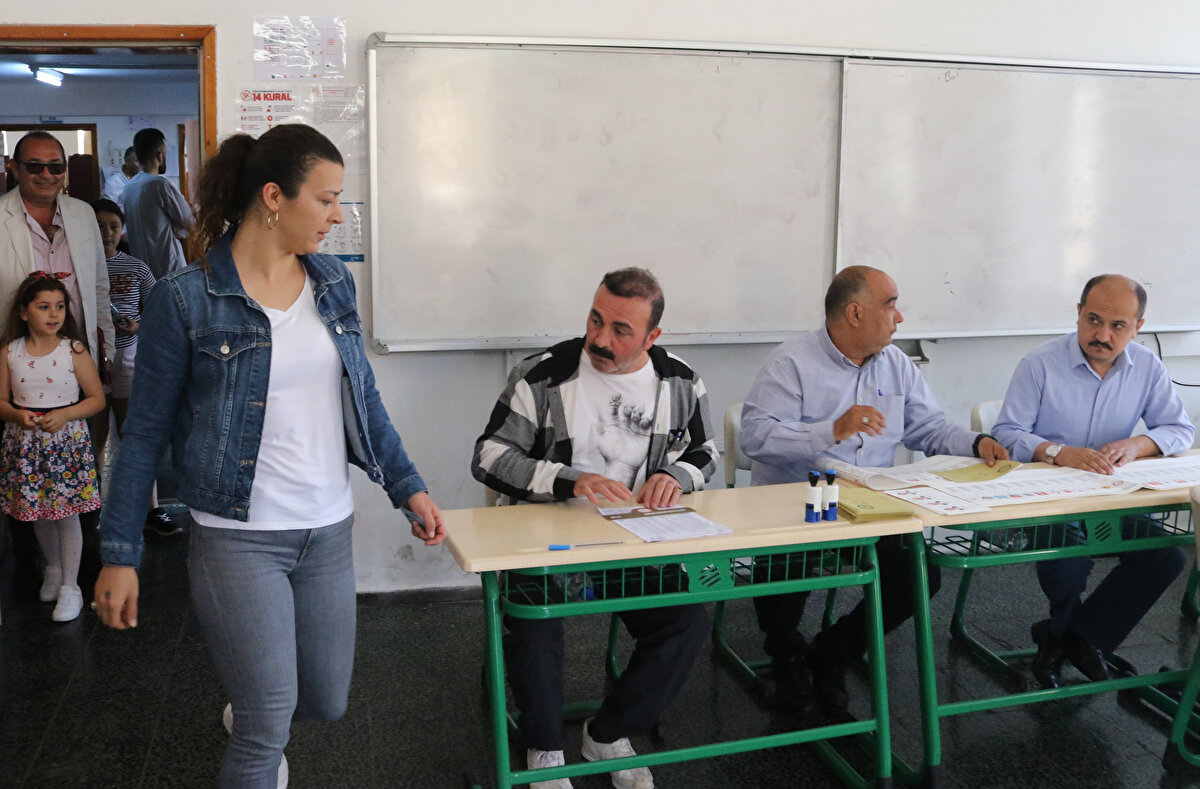 Çetin, "Tuzcular Mahallemiz, Antalya'nın bir yüzü konumunda. Tarihi Saat Kulemizden itibaren olan bir mahallemiz. Sadece 75 seçmenimiz var. Antalya'nın merkezinde yer alan mahallemizde pansiyon, kafeler ve diğer işletmeler olduğu için sayımız az. Mahallemize giriş-çıkış olarak bakıldığında, geceleri 10 bin kişiyi buluyor.