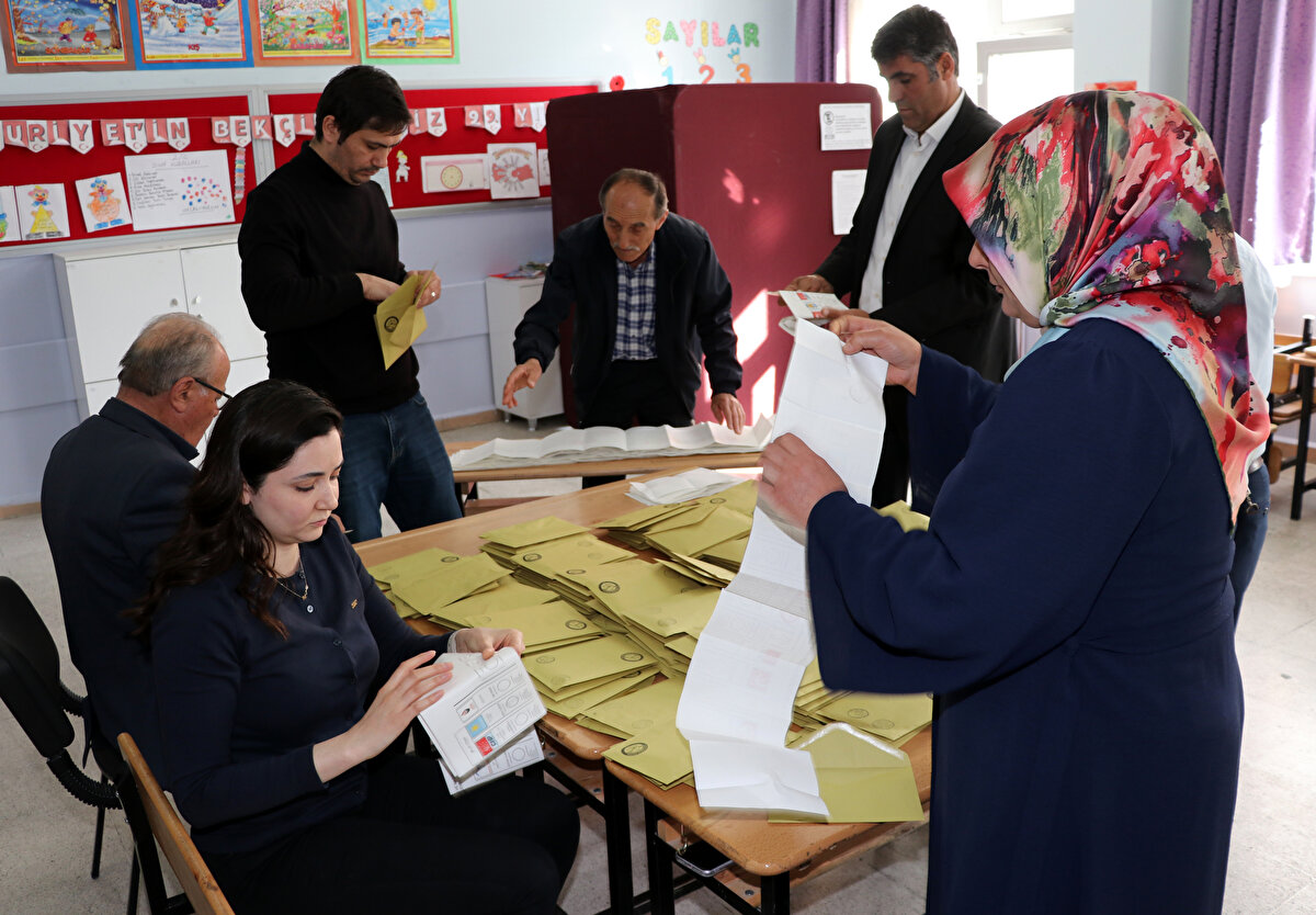 İlk oylamada geçerli oyların salt çoğunluğu sağlanmadığı takdirde 28 Mayıs'ta yapılacak Cumhurbaşkanı Seçimi'nin ikinci oylamasına ilişkin hazırlanan seçim takvimi işleyecek.<br>