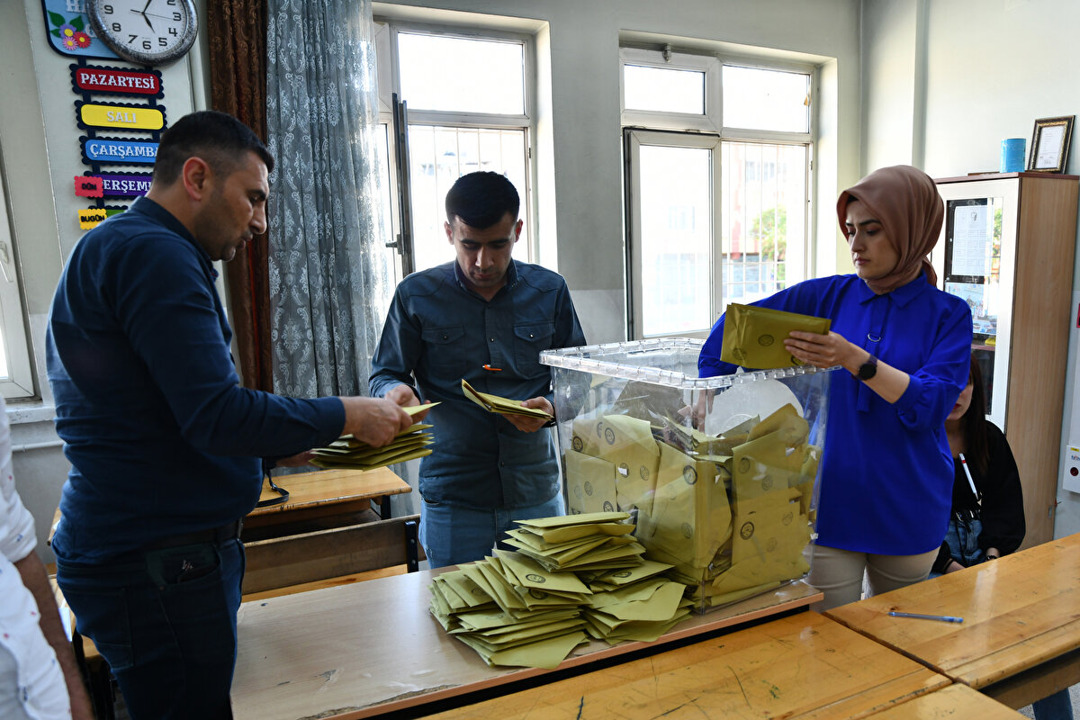 Türkiye genelinde 973 ilçe, 1094 ilçe seçim kurulunda 191 binden fazla sandık kuruldu.