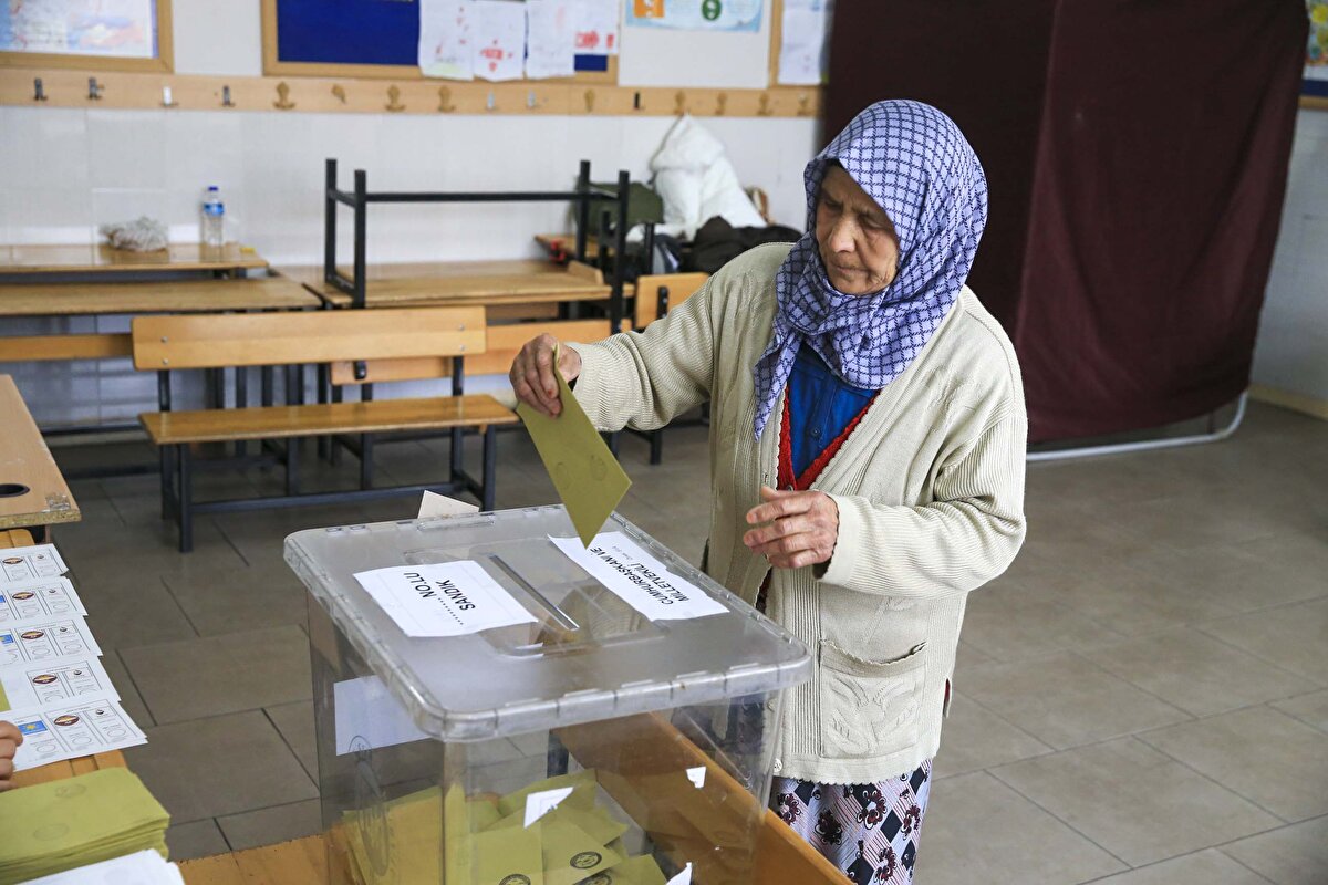 Cumhurbaşkanı adayları pusulası<br><br>Cumhurbaşkanı seçimi pusulasında, Recep Tayyip Erdoğan, Muharrem İnce, Kemal Kılıçdaroğlu ve Sinan Oğan'ın adı yer alacak. Adaylardan Muharrem İnce, 11 Mayıs'ta adaylıktan çekildiğini açıklarken, pusulaların basımı ve dağıtımı tamamlandığı için İnce'nin adı pusulada yer almaya devam edecek.