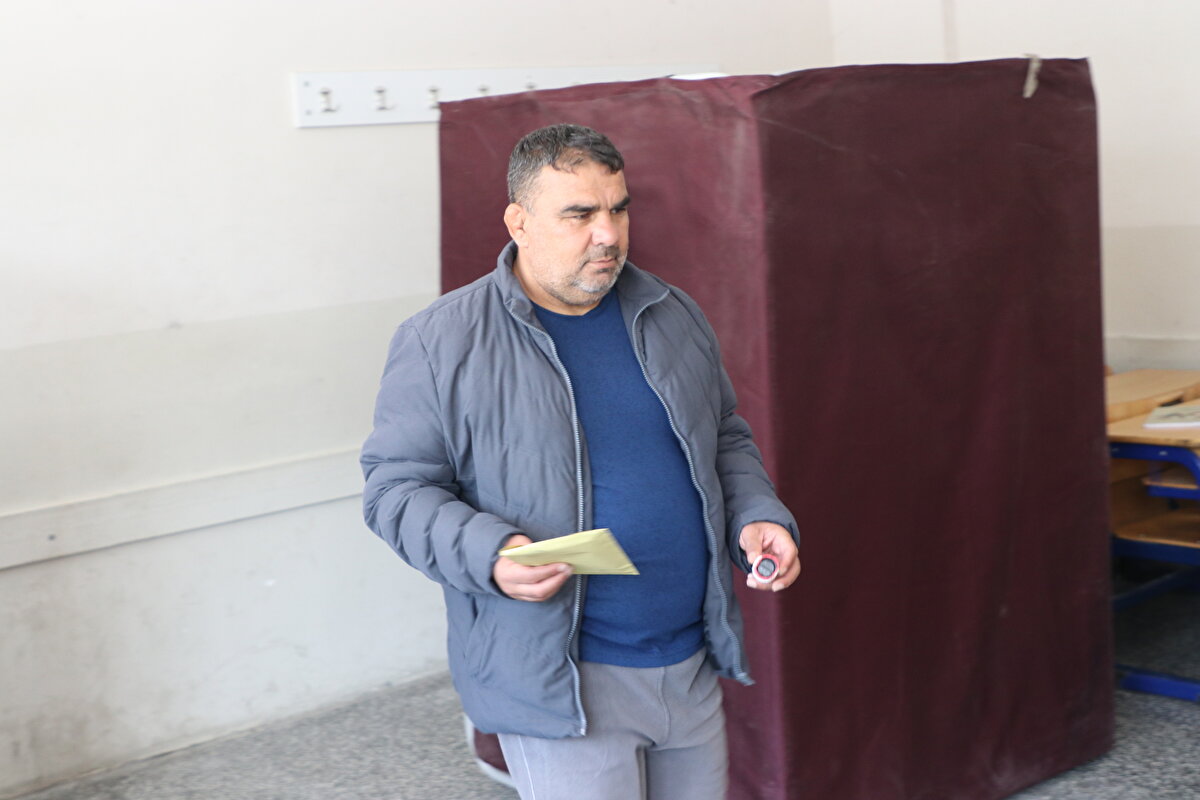 Bu seçimde ayrıca ilk kez, kendileri için hazırlanan şablonla oy kullanacak görme engelliler için her sandığa şablon gönderilecek.<br>