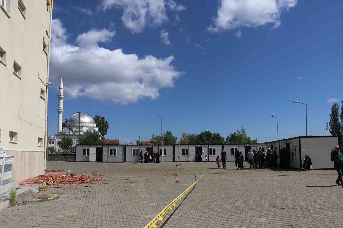 HATAY:<br><br>Recep Tayyip Erdoğan: %50,88<br><br>Kemal Kılıçdaroğlu: %44,96<br><br>Sinan Oğan: %3,74<br><br>Cumhur İttifakı: %51,72<br><br>Millet İttifakı: %34,71<br><br>Ata İttifakı: %1,21<br><br>Emek ve Özgürlük İttifakı: %10,08<br><br>Sosyalist Güç Birliği İttifakı: %0,38