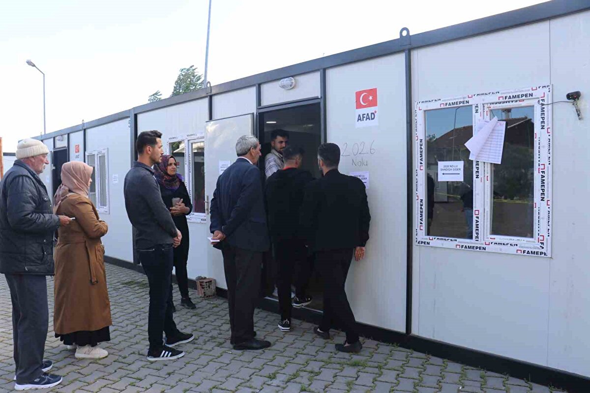 ADANA:<br><br>Recep Tayyip Erdoğan: %45,47<br><br>Kemal Kılıçdaroğlu: %49,05<br><br>Sinan Oğan: %5,08<br><br>Cumhur İttifakı: %46,07<br><br>Millet İttifakı: %38,98<br><br>Ata İttifakı: %1,90<br><br>Emek ve Özgürlük İttifakı: %10,11<br><br>Sosyalist Güç Birliği İttifakı: %0,25