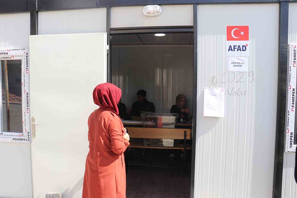 KİLİS:<br><br>Recep Tayyip Erdoğan: %65,53<br><br>Kemal Kılıçdaroğlu: %26,91<br><br>Sinan Oğan: %6,85<br><br>Cumhur İttifakı: %69,69<br><br>Millet İttifakı: %26,16<br><br>Ata İttifakı: %1,81<br><br>Emek ve Özgürlük İttifakı: %0,76<br><br>Sosyalist Güç Birliği İttifakı: %0,10