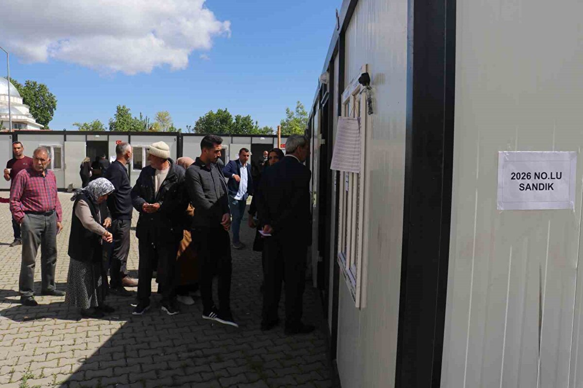 ADIYAMAN:<br><br>Recep Tayyip Erdoğan: %66,79<br><br>Kemal Kılıçdaroğlu: %30,63<br><br>Sinan Oğan: %2,17<br><br>Cumhur İttifakı: %63,75<br><br>Millet İttifakı: %18,09<br><br>Ata İttifakı: %0,47<br><br>Emek ve Özgürlük İttifakı: %11,66<br><br>Sosyalist Güç Birliği İttifakı: %0,36