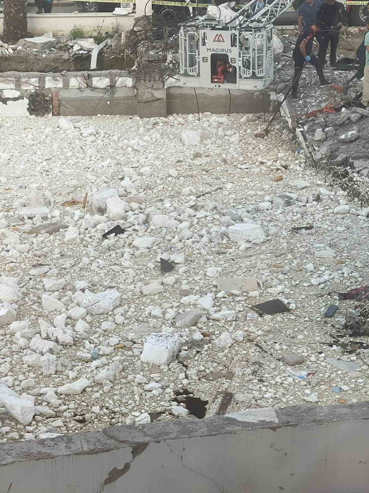 İhbar üzerine bölgeye polis, sağlık ve itfaiye ekipleri sevk edildi. Sudan çıkarılan kişinin hayatını kaybettiği belirlendi. Polis ekiplerince yapılan incelemede, cesedin ailesi tarafından 2 gün önce kayıp ihbarında bulunan Mustafa Çavdar'a (70) ait olduğu belirlendi.<br><br>