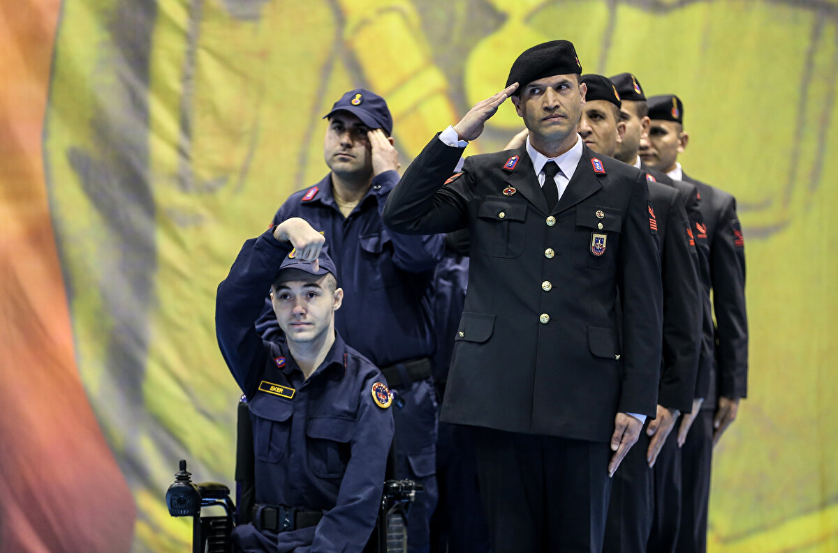 Törende konuşan İl Jandarma Komutan Yardımcısı Albay Yavuz Köse, temsili askerlik yapan erleri tebrik etti.