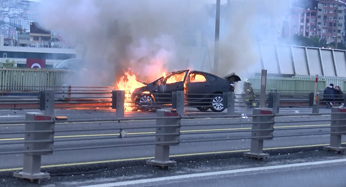 Kaza da alev alev yanan otomobil kullanılmaz hale gelirken Haliç Köprüsü Edirne istikameti bir süreliğine trafiğe kapatıldı.