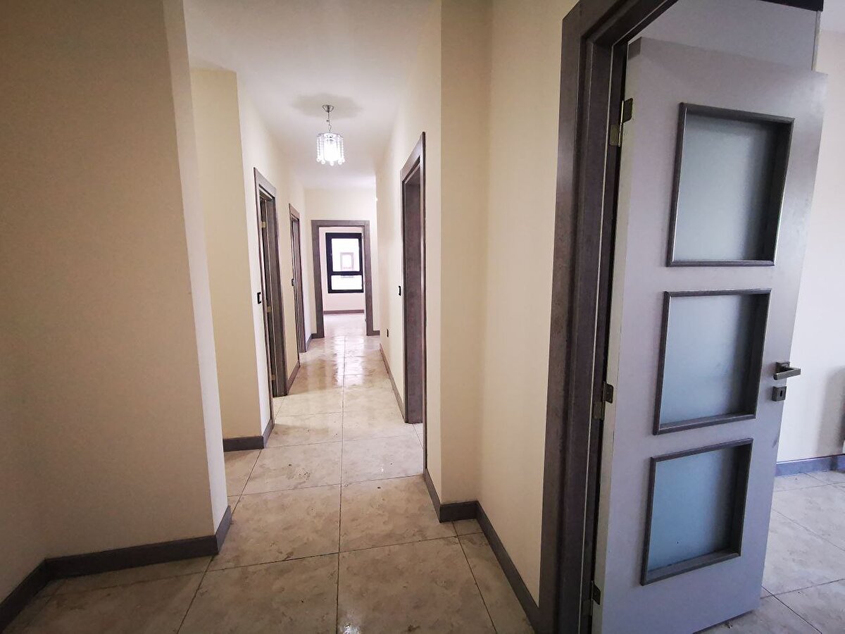 Kurban Bayramı'na kadar 15 blokta 360 dairenin kaba inşaatının bitirilmesinin planlandığı projede hummalı çalışma yürütülüyor.<br><br>