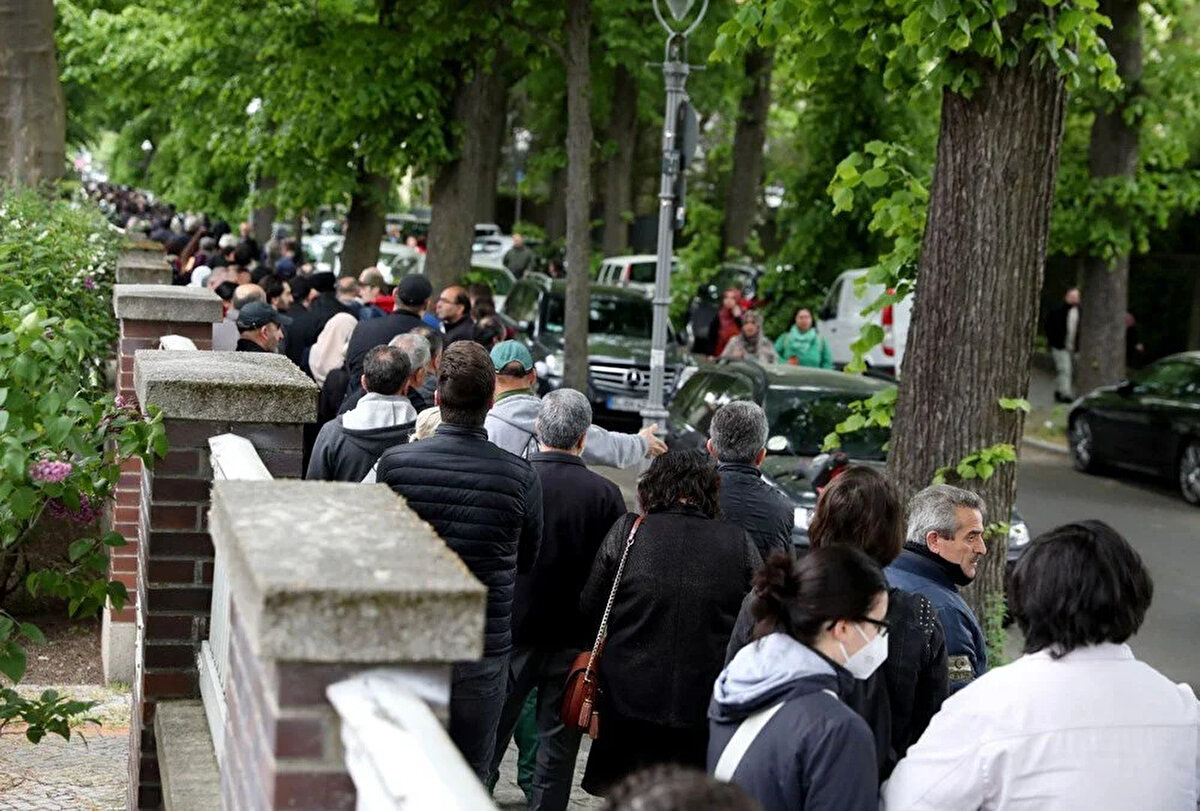 Yurt dışı temsilciliklerde oy verme işlemleri 24 Mayıs'ta sona erecek, gümrüklerde ise 28 Mayıs saat 17.00'ye kadar devam edecek.<br><br>
