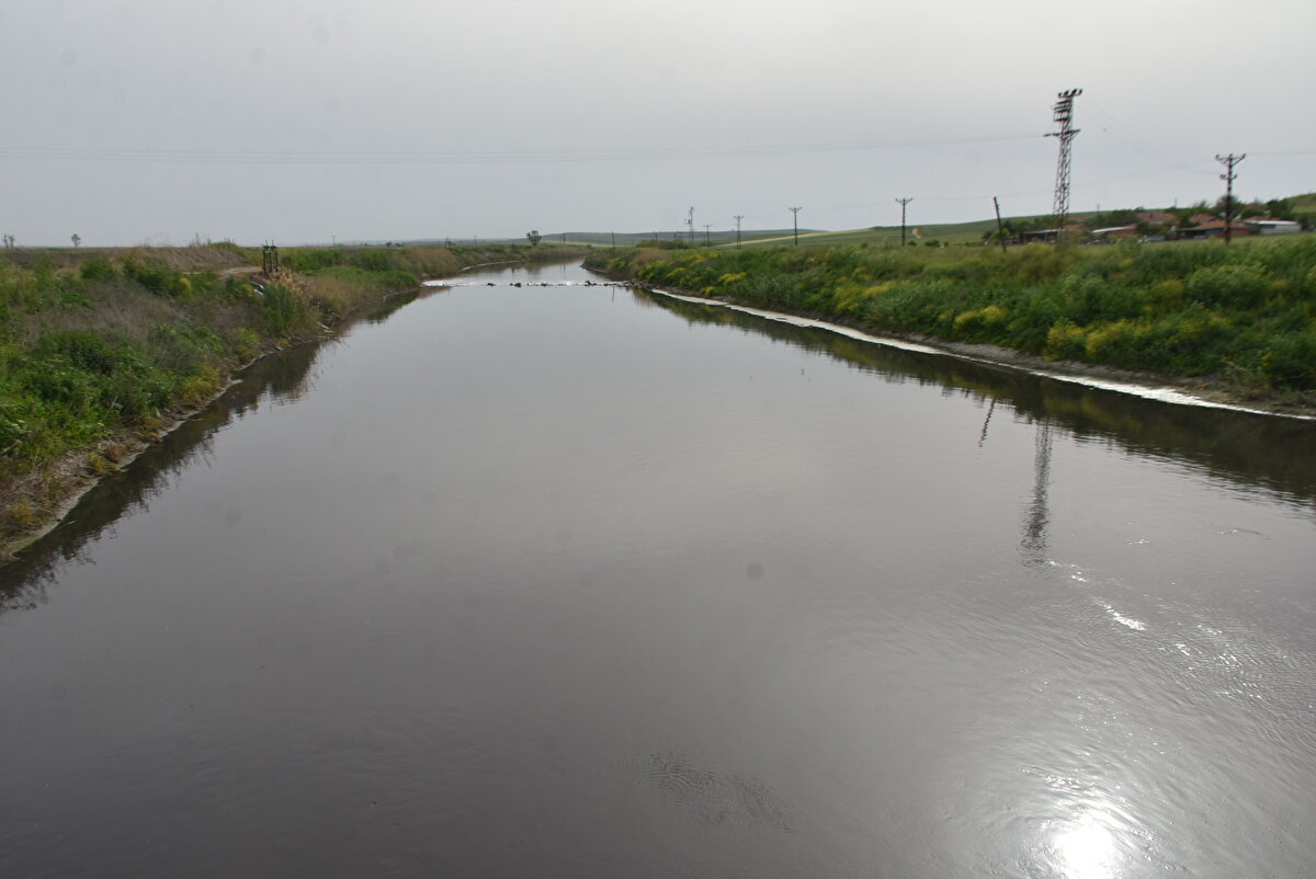 Ancak arıtılmadan sonra bazı sulama ihtiyaçlarında kullanılabilecek su kalitesine dönüştüğünü görüyoruz. Bir dikkat çeken nokta da demirin yüksekliği, demir konsantrasyonları da burada yüksek" dedi.<br><br>