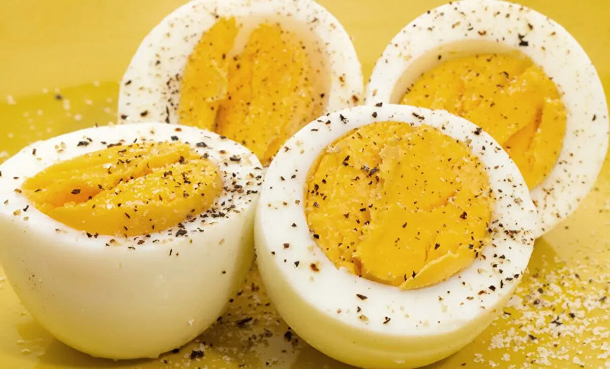 Yumurtanın birden fazla vitamin ve mineral barındırdığını belirten uzman isim, bu besinin kas ve kemiklerin gelişimi ile kalp sağlığında faydalı olduğunu belirtti.<br><br>