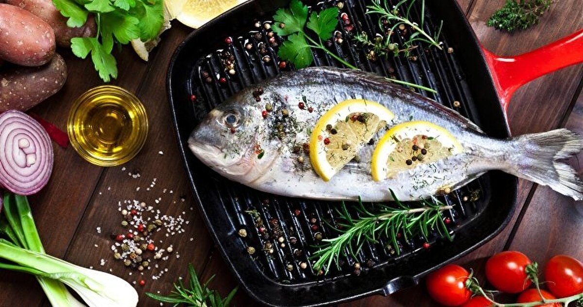 Balık yağı, romatoid artrit gibi inflamatuar rahatsızlıklarda eklem ağrılarını ve sertliğini azaltabilir. Balık ve balık yağının hamilelik döneminde alınmasının çocuklarda görülebilecek astım riskini düşürdüğü de yapılan araştırmalar sonucu ortaya koyulmuştur.<br><br>