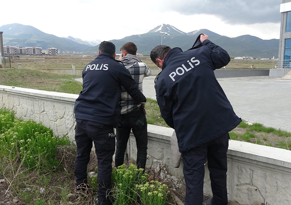 Bölgeye çok sayıda polis ekibi sevk edildi.