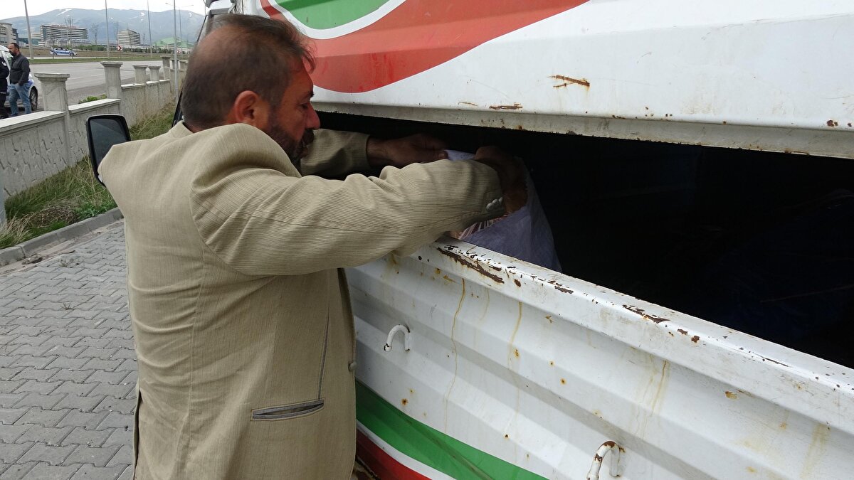 Polisin araması ile gelen kişi, isminin İlhami Ş. olduğunu, binanın karşısında koyun otlattığını söyledi.