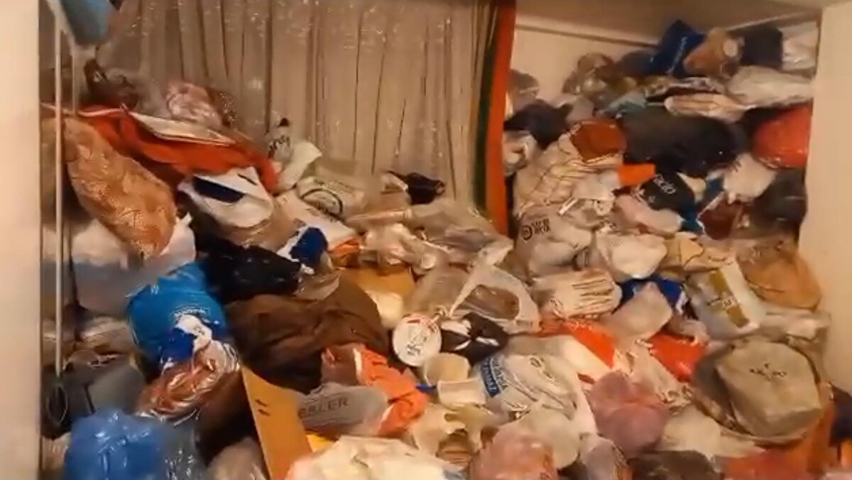 Bülent K., kapıyı açmayınca içeriye çilingir yardımıyla girildi. 