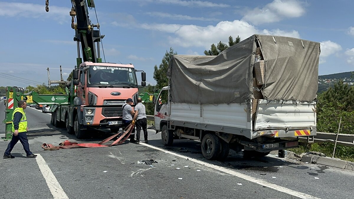 TEM Otoyolu Beykoz Kavacık mevkii Edirne istikametinde saat 10.00 sıralarında beş aracın karıştığı zincirleme bir kaza meydana geldi.