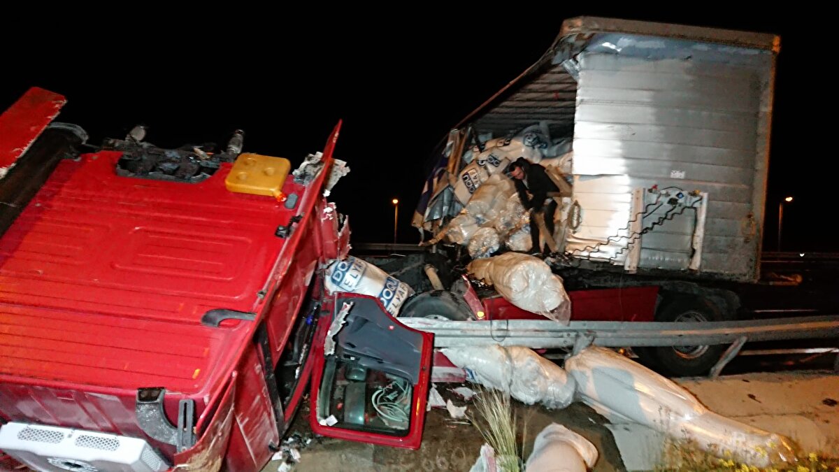 Kaza, saat 22.00 sıralarında Ankara- Niğde Otoyolu Ahiboz mevkisinde meydana geldi.