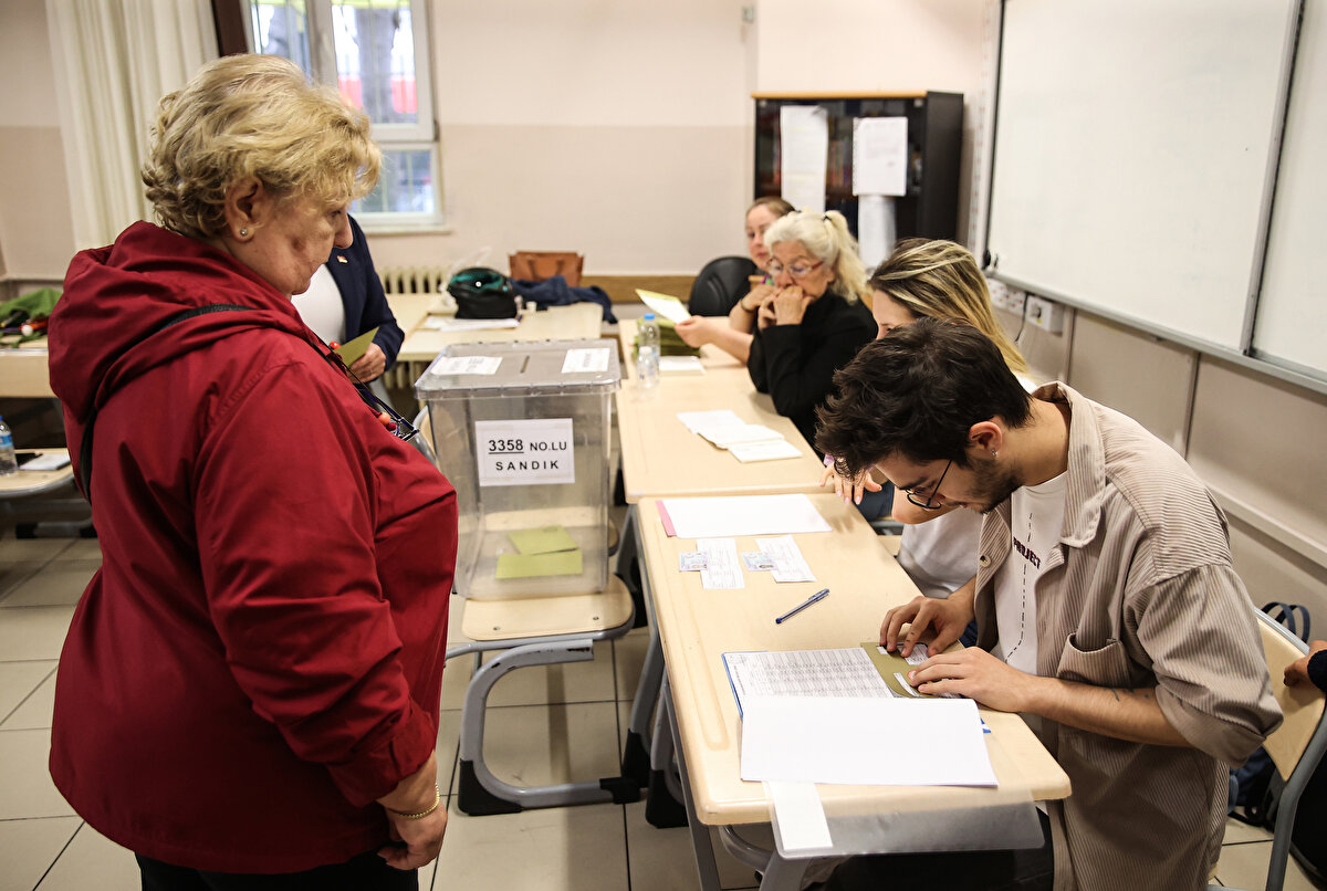 Türkiye'nin 5 yıl boyunca görev yapacak cumhurbaşkanının belirleneceği seçim için ülke genelinde 973 ilçe, 1094 ilçe seçim kurulunda 191 bin 885 sandık kurulacak. Seçimde yurt içinde 60 milyondan fazla seçmen oy kullanacak.<br><br>