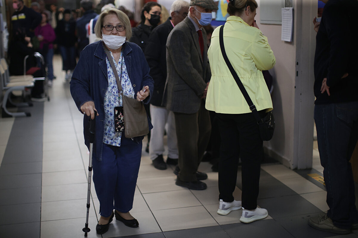 Hastalığı veya engeli sebebiyle yatağa bağımlı seçmenler için bu seçimde de seyyar sandıklar oluşturulacak. Bu seçmenler, seyyar sandıklarda oylarını kullanabilecek.<br><br>
