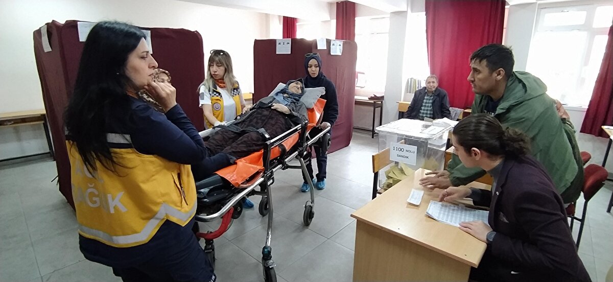 60. Yıl Ortaokulu'na sedye ile götürülen Yaman, burada sağlık ekibinin yardımı ile oyunu kullandı. Yaman, daha sonra yine sağlık ekiplerince evine bırakıldı.