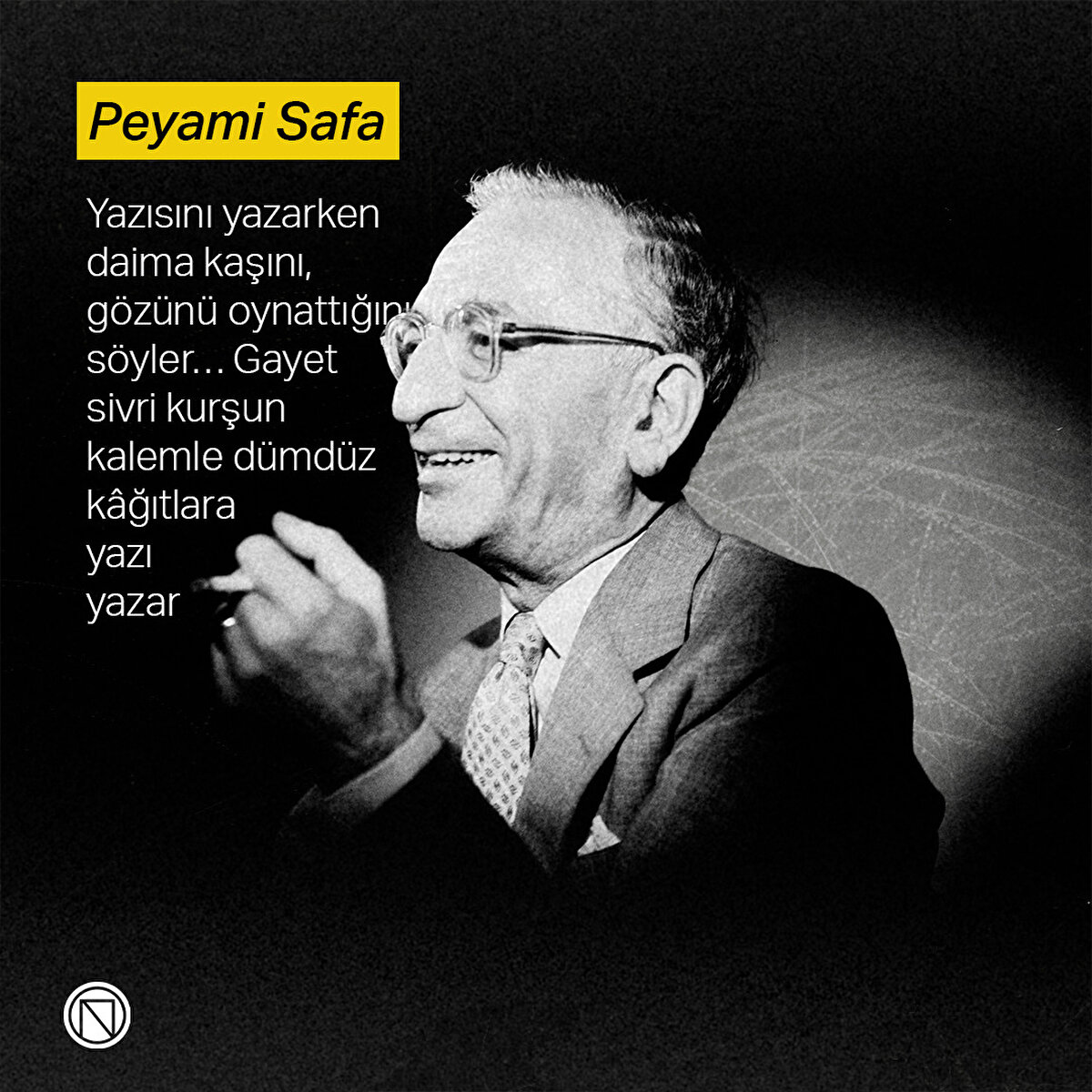 Peyami Safa: Yazısını yazarken daima kaşını, gözünü oynattığını söyler… Gayet sivri kurşun kalemle dümdüz kâğıtlara yazı yazar