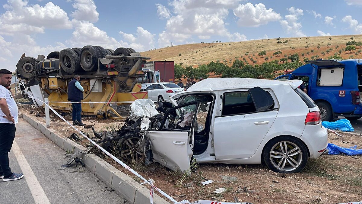 Sağlık ekibinin yaptığı kontrolde otomobil sürücüsü Mustafa Lebe'nin hayatını kaybettiği belirlendi. Yaralanan kamyon şoförü Bekir Uçar ise ilk müdahalesinin ardından ambulansla hastaneye kaldırıldı.