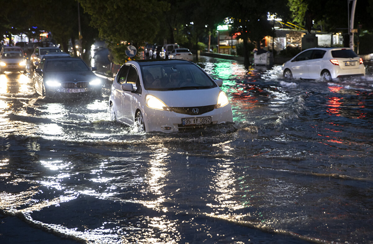 Valiliğin sosyal medya hesabından yapılan açıklamada ise "Meteoroloji Genel Müdürlüğü Analiz ve Tahmin Merkezi Ankara Bölge Tahmin ve Erken Uyarı Merkezi verilerine göre; 30 Mayıs Salı günü öğle saatlerinden itibaren ilimiz çevrelerinde aralıklı ve yerel olarak kuvvetli (21-50 kilogram/metre) gök gürültülü sağanak yağış beklendiğinden sel, su baskını, yıldırım, ulaşımda aksamalar, yağış anından kuvvetli rüzgar, dolu yağışı gibi olumsuzluklara karşı dikkatli ve tedbirli olunmalıdır" denildi.