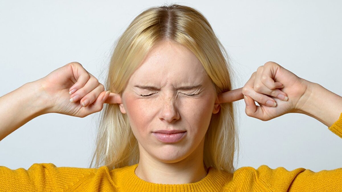 Kulak çınlamasını önlemek için yapılması gerekenlere de değinen Eken, “Yüksek seslere maruz kalmaktan kaçınmak, işitme koruyucu önlemler almak ve stres yönetimi tekniklerini uygulamak önemlidir. Ayrıca, düzenli olarak kulak sağlığı kontrolleri yapmak ve kulak hijyenine dikkat etmek de kulak çınlamasının oluşma riskini azaltabilir” diyerek sözlerini noktaladı.<br><br>