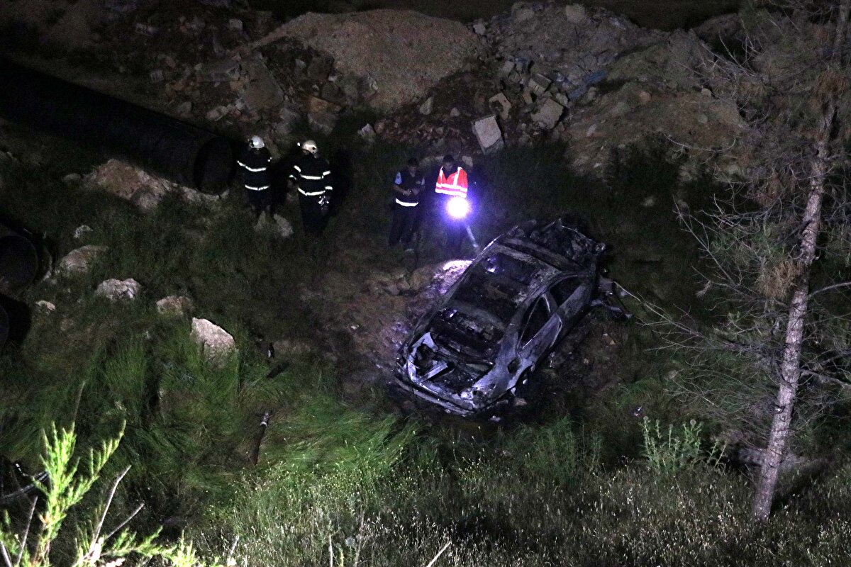 Sürücülerinin isimleri henüz öğrenilemeyen 34 GD 4652 plakalı otomobil ile aynı yönde seyir halindeki 34 CYG 839 plakalı otomobil çarpıştı.