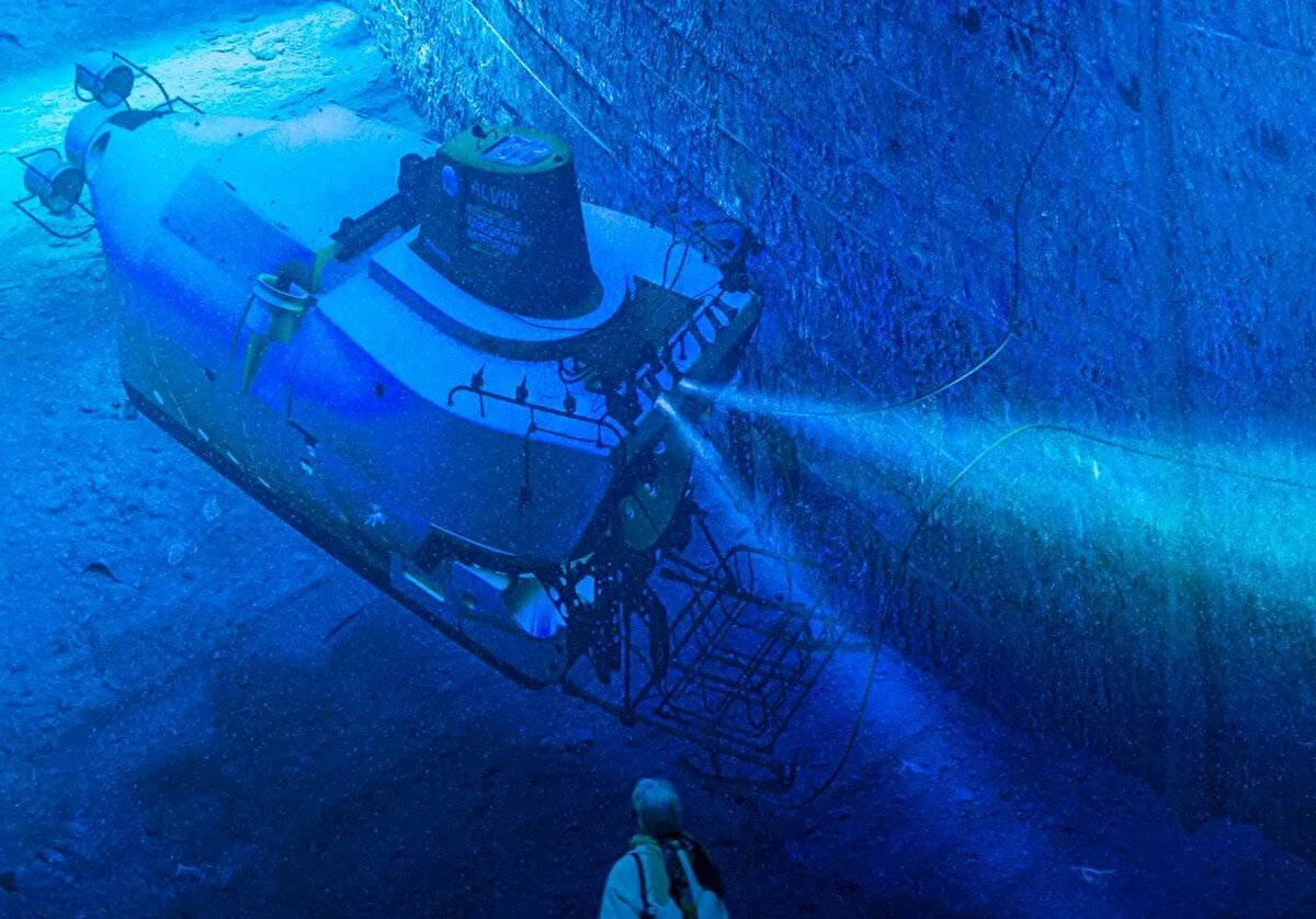 Titanik araştırmacısı Mandy Le Boutillier ise oluşturulan görüntülerin kalitesinin daha önce hiç görülmediğini belirterek, "Bir çift ayakkabı gibi nesneleri gördüğünüzde ürperiyorsunuz çünkü orada bir zamanlar bir ceset vardı. Herkes Titanik'in nasıl harika bir rüya gemisi olduğundan bahsediyor ama sonuçta o bir mezar." diye konuştu.<br><br>