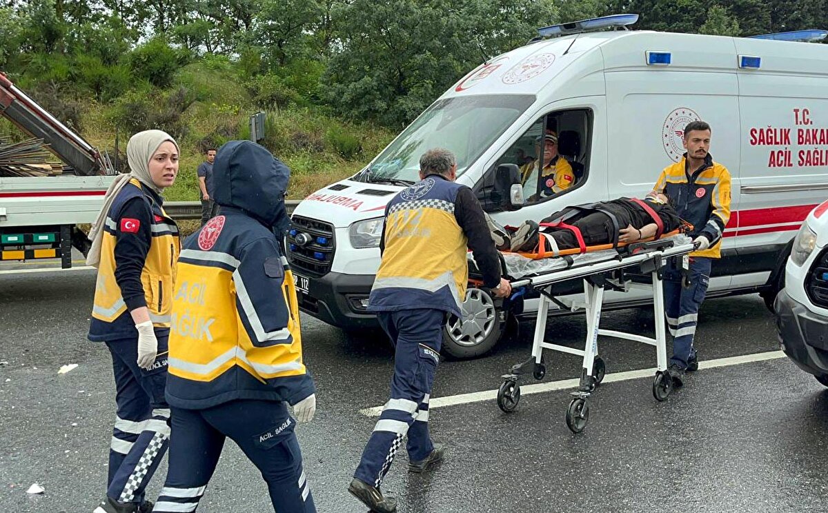 10 aracın karıştığı kaza nedeniyle yolun Ankara yönünde ulaşım tek şeritten sağlanıyor. Yolun tek şeride düşmesiyle uzun araç kuyrukları oluştu. 