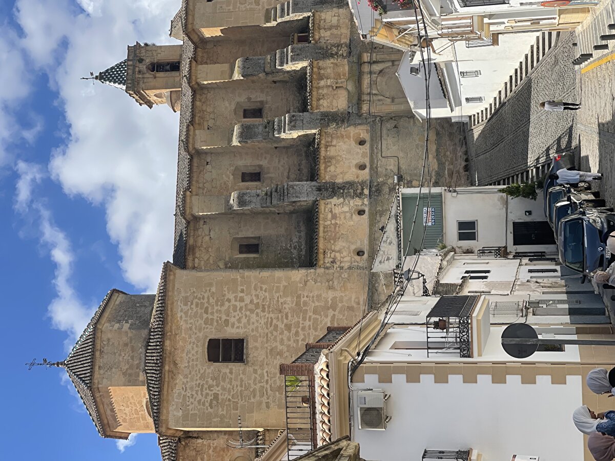 Târık bin Ziyâd'ın öncülüğünde tebliğ yolculuğunun getirdiği hikmetin uzandığı Endülüs'ten geriye kalan tek kubbe...