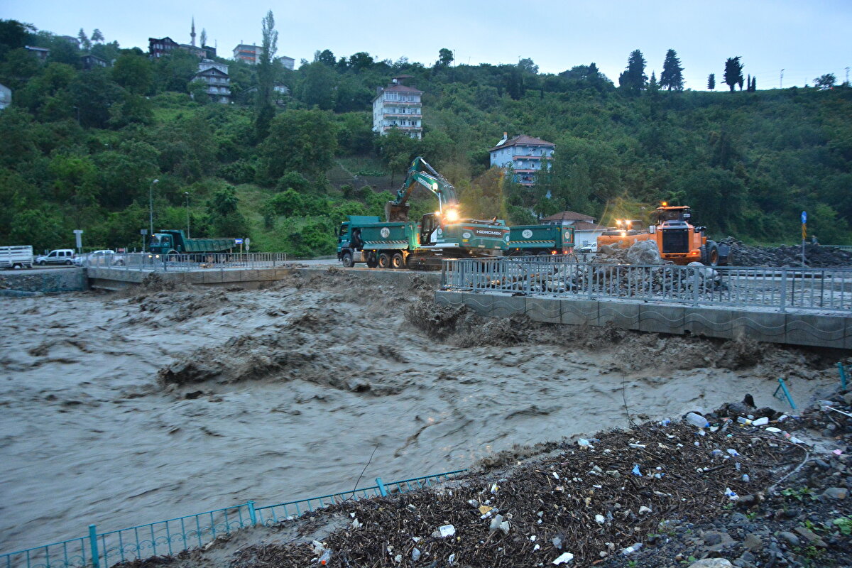 2021 yılında büyük sel felaketi yaşayan Bozkurt ilçesi ile Çatalzeytin ilçesinde şiddetli yağışla birlikte birçok evi ve iş yerini su basmıştı.<br><br>