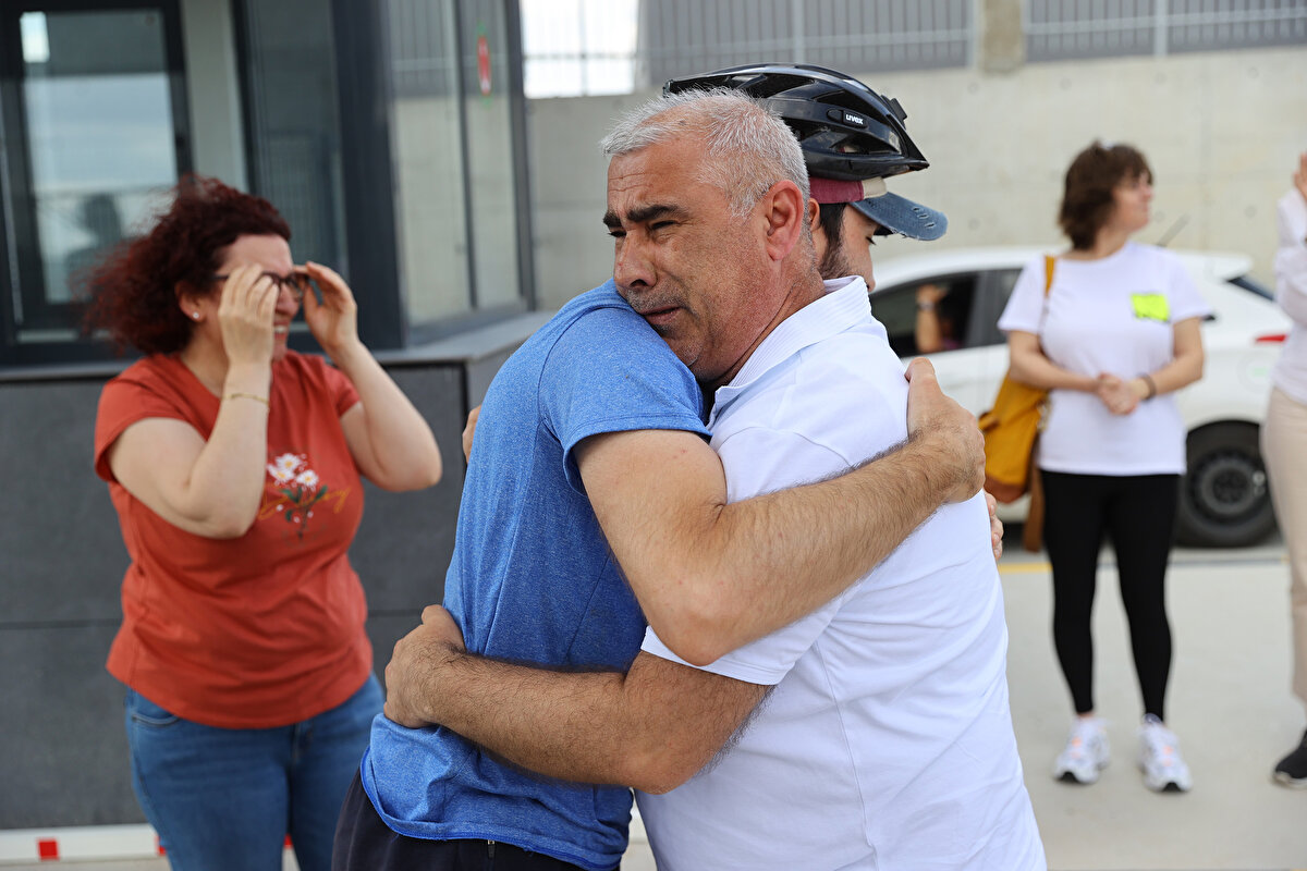 Hazırlıklarını tamamlayan Koç, 3 Mayıs'ta Bremen'den başladığı yolculuğunda Almanya, Avusturya, İtalya ve Yunanistan'dan oluşan güzergahı 33 günde tamamlayarak Edirne'ye ulaştı.