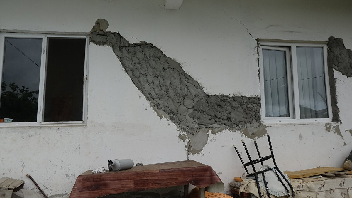 İlçede, 6 bin dönüm arazi üzerine kurulu 480 haneli Çubuklu Mahallesi'nde, 2019 yılında meydana gelen irili ufaklı heyelanlarda, arazi ve yollarda çatlaklar oluştu.<br><br>