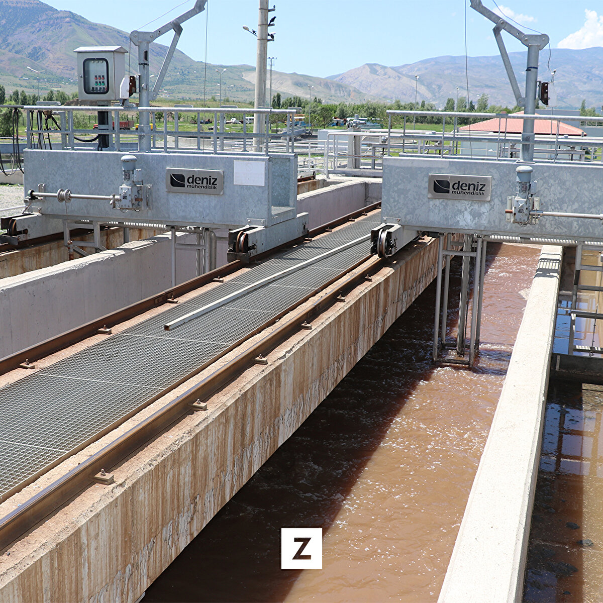 Atık suyun temizlenmesi sırasında ızgaralardan elde edilen organik atıklar ise kamyonlarla belediye çöplüğündeki biyogazdan elektrik üretimi gerçekleştirilen tesise gönderilerek elektrik üretimi gerçekleştiriliyor.