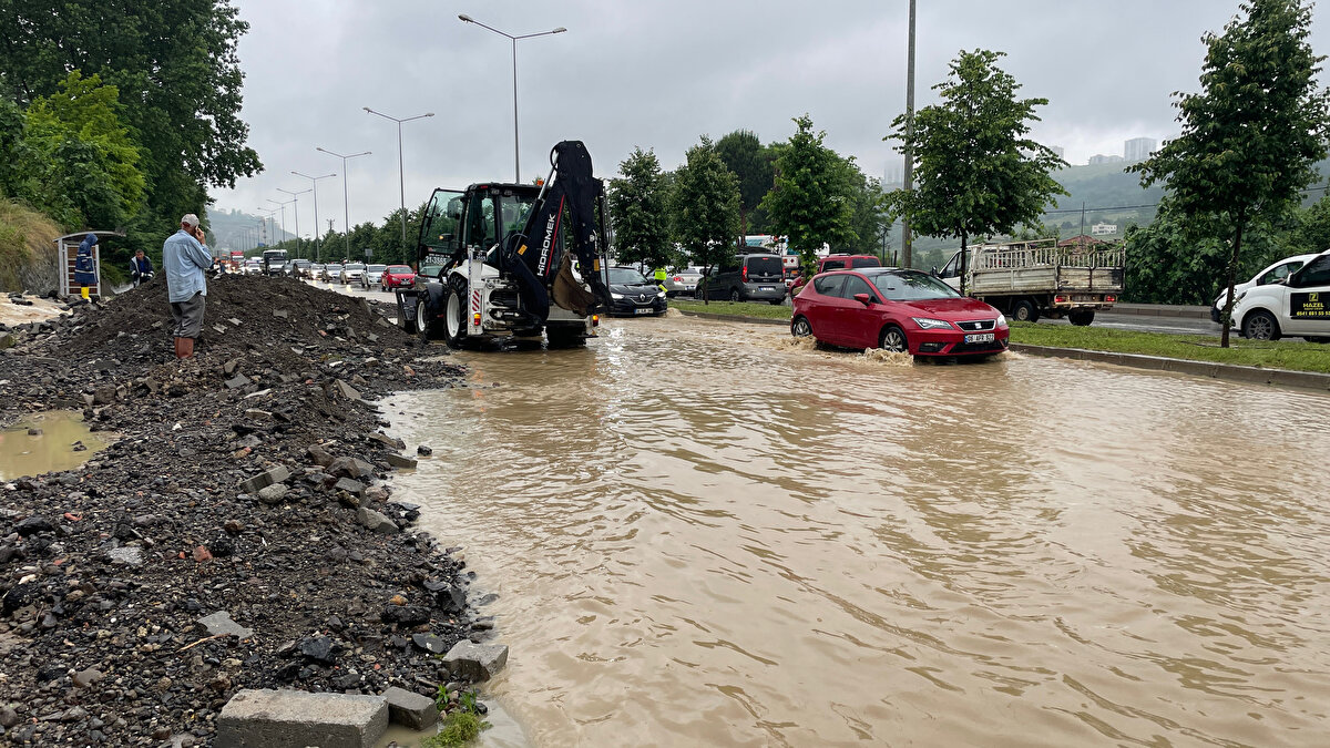Ekipler, su baskınlarına karşı çalışma başlattı.<br><br>