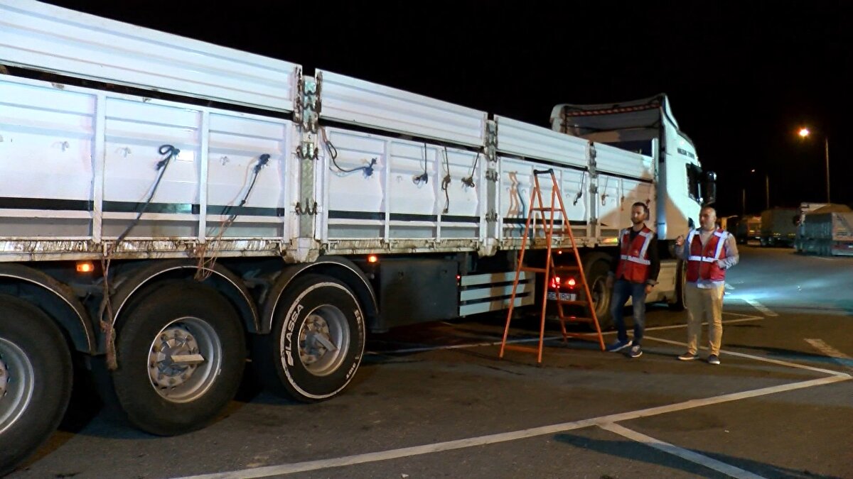 İstanbul'da ayrıca Riva, Çamlıca, Fatih Sultan Mehmet Köprüsü gibi geçiş noktalarında denetim bölgeleri oluşturuldu.<br><br>