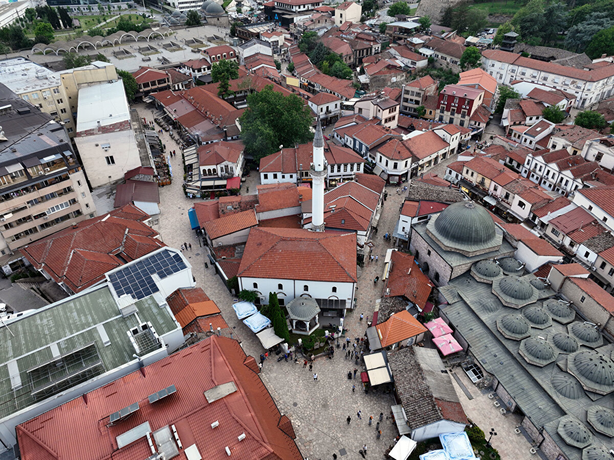 Kentin ortasında kalan cami, Üsküp'ün en çok ziyaret edilen eserlerinden biri.