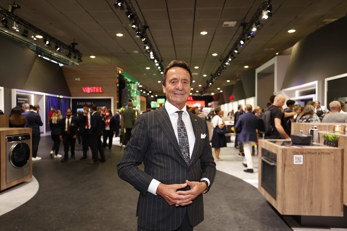 Ahmet Nazif Zorlu- Zorlu Holding-1 milyar 400 milyon dolar