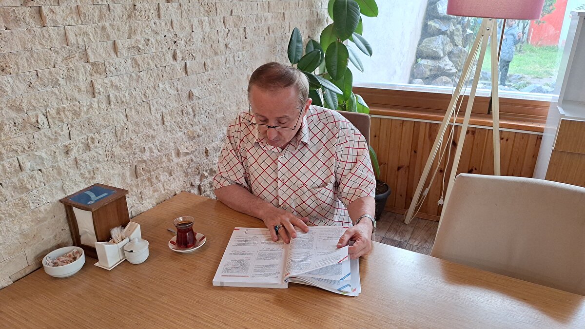 Üniversite sınavına girmenin kendisi için alışkanlık haline geldiğini dile getiren Topçuoğlu, sınava girecek genç adaylara ise tavsiyelerde bulundu.<br><br>