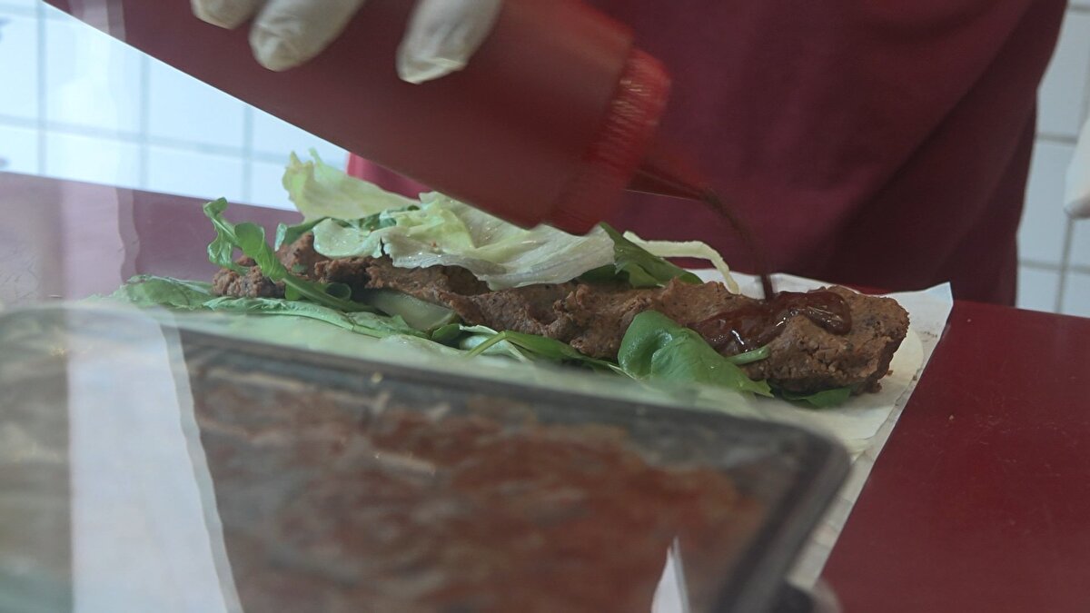 . Etsiz çiğ köfte için, 'İstanbul'da çiğ köfte yok. Hepsi aslında kısır' diyen Milor'a çiğ köfteciler tepki gösterdi.